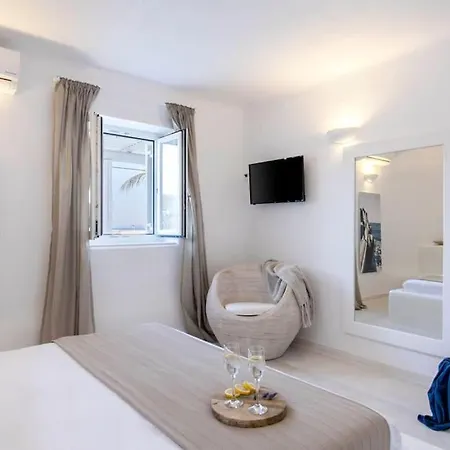 Chaniotis Jacuzzi & Pool 别墅 *